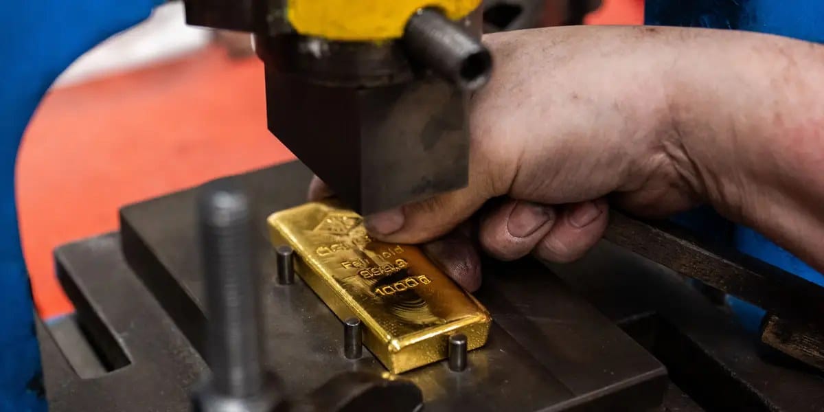 Gold sell-off forces big banks to cut forecasts — Businessinsider