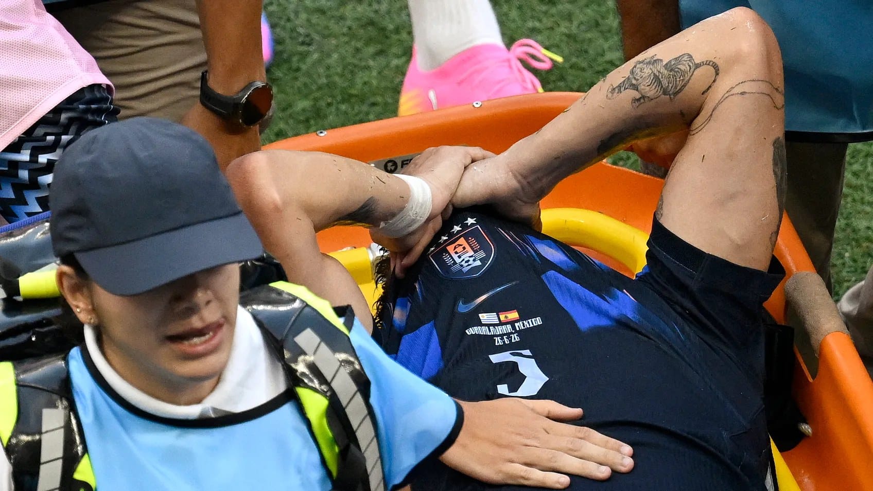 Manuel Ugarte suffers knee injury as Man Utd fear long lay-off — Goal