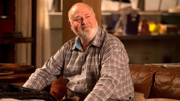 Chelsea Handler honored Rob and Michele Reiner in Critics Choice opening monologue — Static0.moviewebimages.com