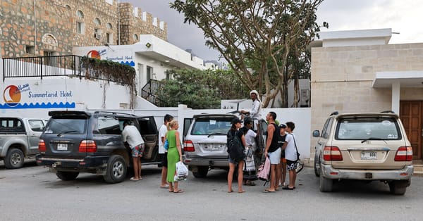 About 600 tourists stranded on Socotra after Yemen flights halted — Static01.nyt.com