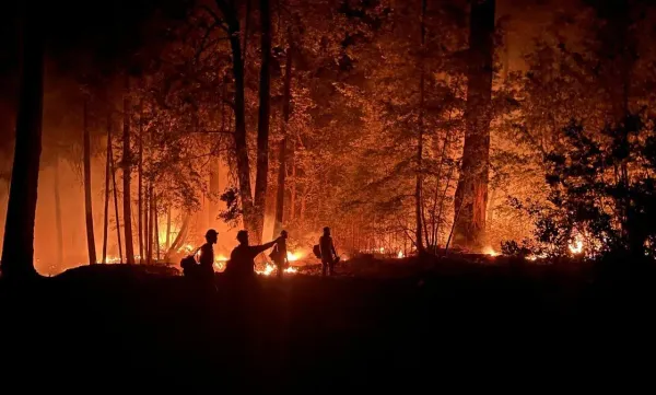 NASA balloon tests advance wildfire detection, smoke tracking and firefighter communications — Nasa.gov