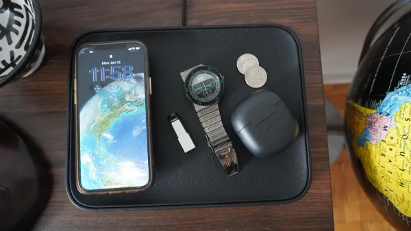 Twelve South’s Valet desktop console packs a Qi2 wireless puck into a Nappa leather base — Zdnet.com