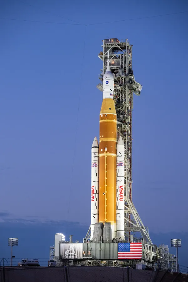 Artemis II SLS rocket and Orion spacecraft arrive at Launch Pad 39B — Nasa.gov