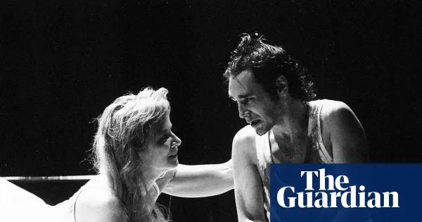 Halperin reframes Hamlet’s line as life for ‘troubled hearts’ — I.guim.co.uk