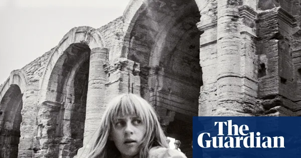 Mary Nolan’s photographed family life is on display at Bundanon — I.guim.co.uk