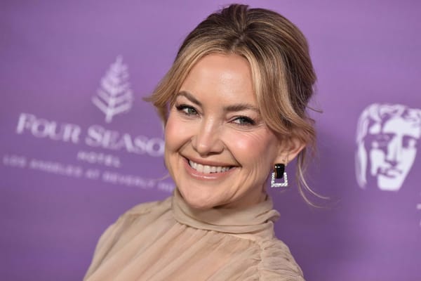 Beauty writer tries Solawave neck-and-chest red light mask after Kate Hudson TikTok — People.com