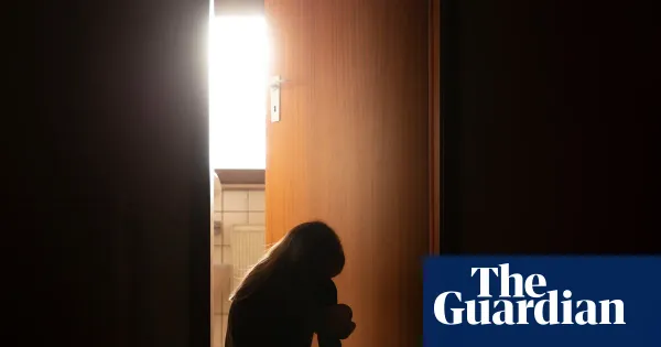 NHS England advises clinicians not to rely on BMI alone for under-18s' eating disorders — I.guim.co.uk