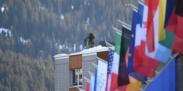 Trump lands on backup plane and heads to Davos as Greenland row looms — I.insider.com