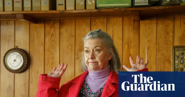 Dawn French stars as woman faking husband's death in BBC One comedy — I.guim.co.uk