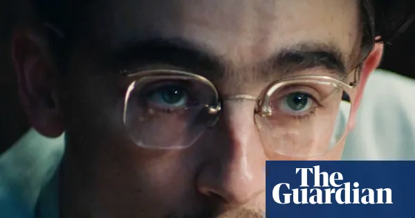 Viral 'slutty little glasses' spark surge in men's statement eyewear — I.guim.co.uk