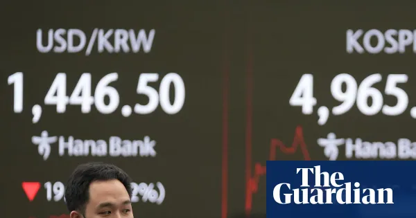 Trump says he will raise tariffs on South Korean goods amid trade dispute — I.guim.co.uk