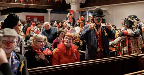 Clowns pack London church for 80th annual Grimaldi Service — Static01.nyt.com