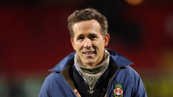 Ryan Reynolds wears hoodie saying 'Ollie Rathbone, have my children' — Goal