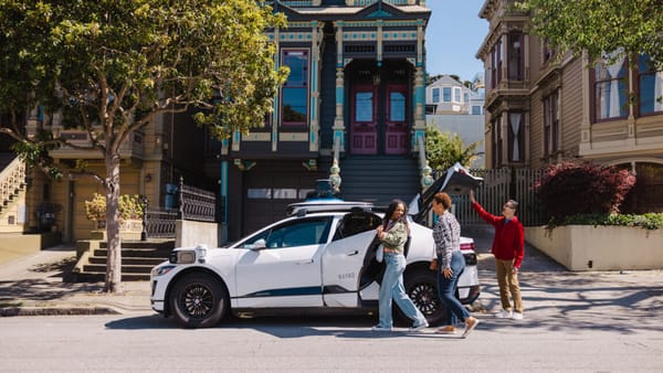 When a robotaxi can't close a passenger door — Cars - Ars Technica