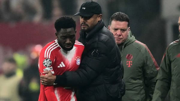 Alphonso Davies forced off in tears as Bayern rout Atalanta 6-1 — Goal