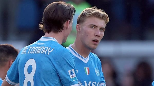 McTominay trolls Hojlund over overhead kick — Goal