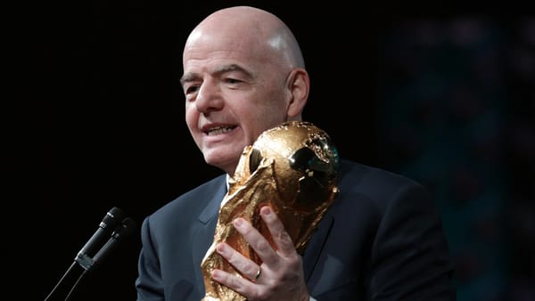 FIFA bans reusable water bottles after last-minute stadium rule change — Goal