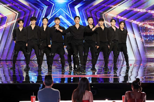 Howie Mandel body-slammed the Golden Buzzer for Yu Hojin's act — Nbc