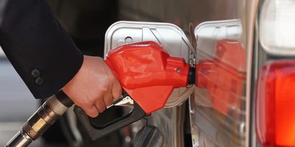 Gas prices fall for third week but remain above $4 a gallon — Businessinsider