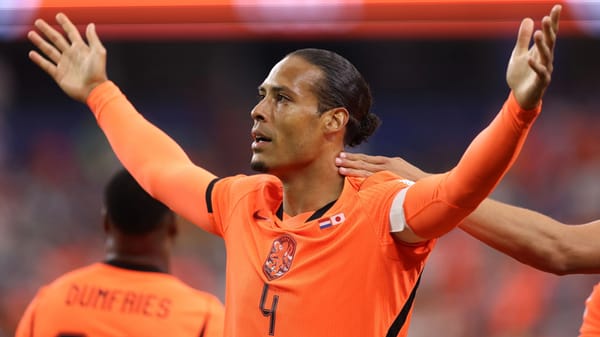 Van Dijk criticises mandatory World Cup hydration breaks — Goal