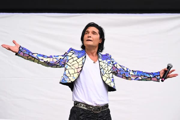 Corey Feldman diagnosed with food poisoning after in-flight emergency — Pagesix