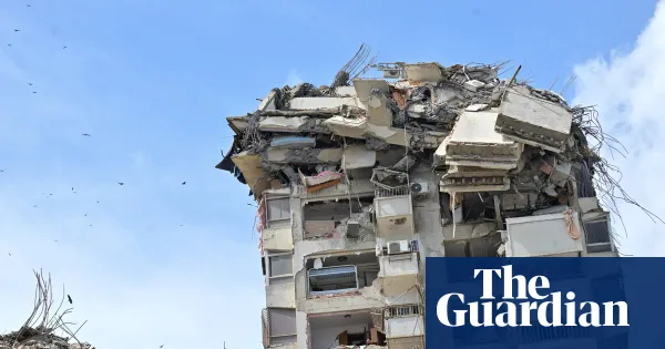 Rescue teams race to Venezuela amid fears thousands killed in earthquakes — World news | The Guardian