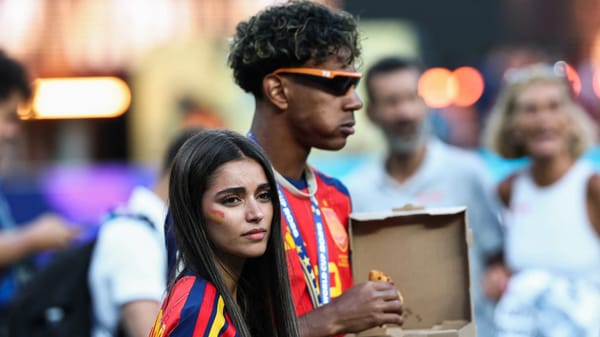 Lamine Yamal celebrates World Cup win with girlfriend Ines Garcia — Goal